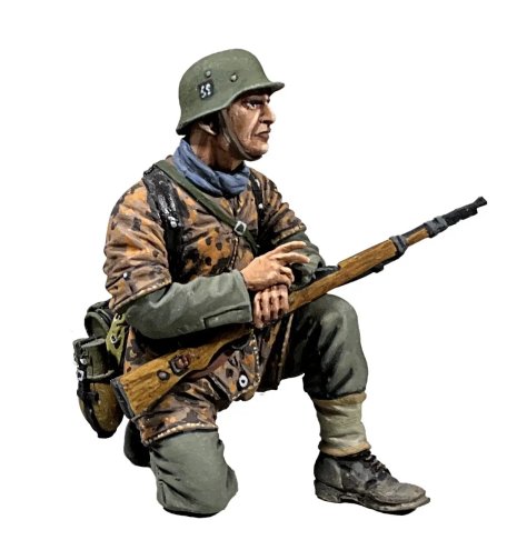 Waffen SS Grenadier Advancing Cautiously, 1942-45