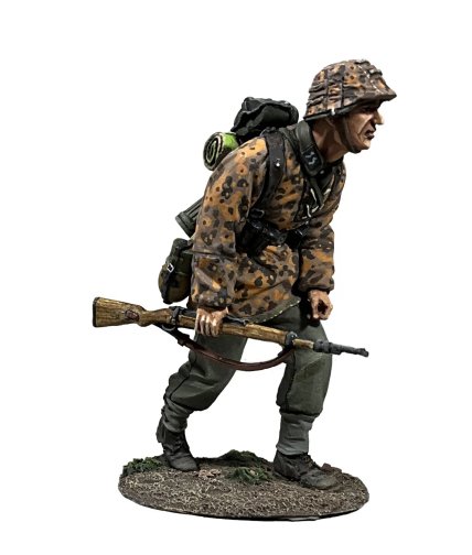 German Waffen SS Grenadier Advancing with K98, 1941-45