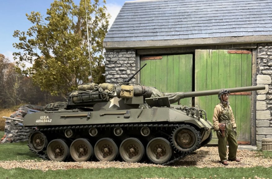 U.S. M18 "Hell-Cat" Tank Destroyer, 811 TD, with Crewman