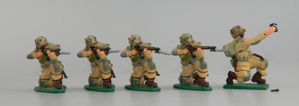 US Pathfinders Kneeling Firing Garand