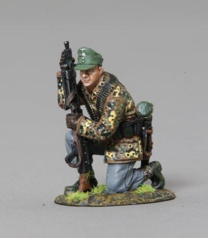 Kneeling SS Infanteer