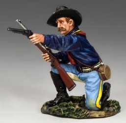 Kneeling Officer with Pistol & Carbine